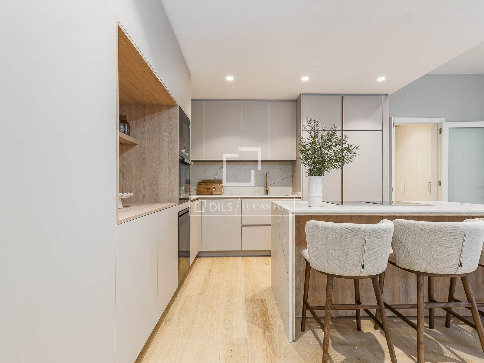 Apartamento en Barcelona, España 5 dormitorios, 223 m2 No. 161418