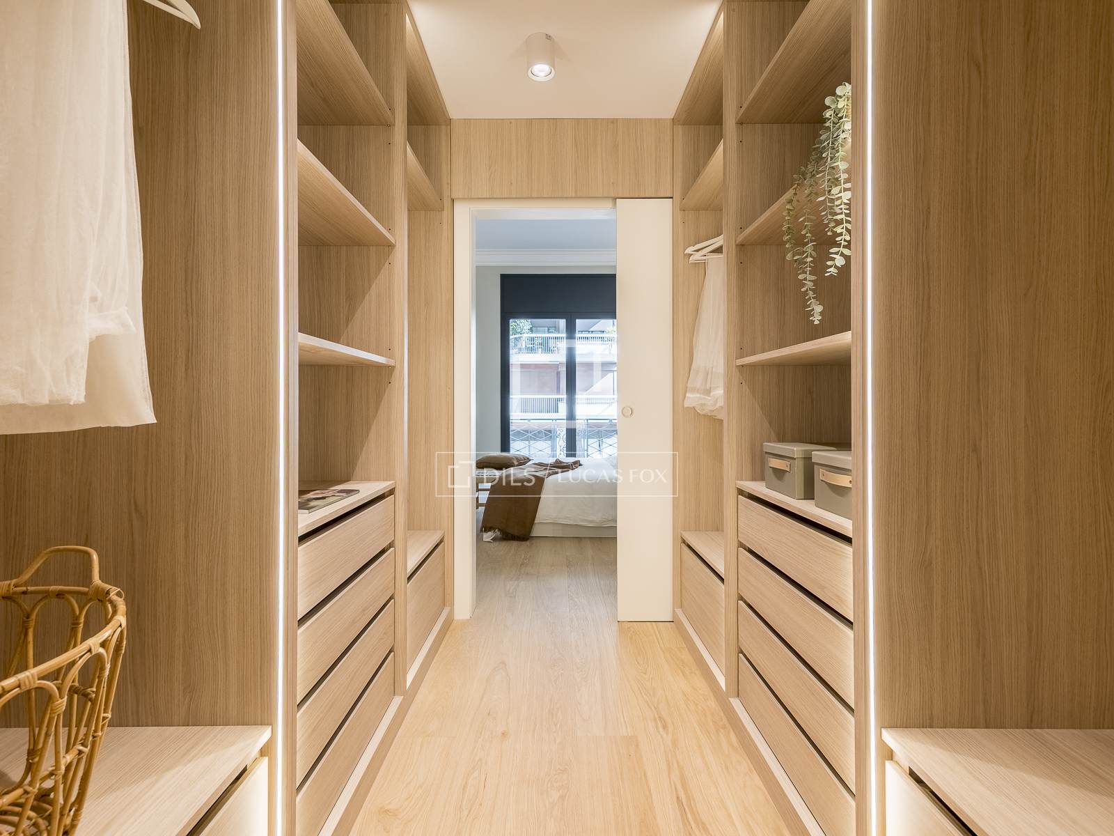 Apartamento en Barcelona, España 5 dormitorios, 223 m2 No. 161418