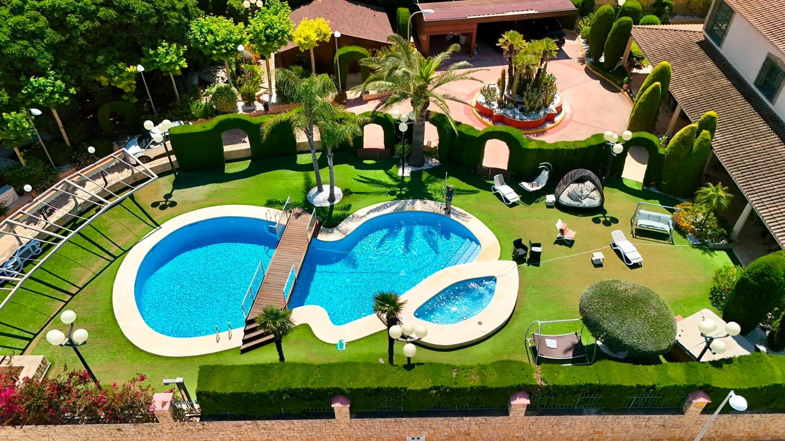 Villa in Calpe, Alicante, Spain 8 bedrooms, 1000 sq.m. No. 168357