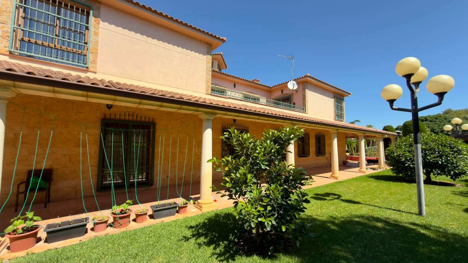 Villa in Calpe, Alicante, Spain 8 bedrooms, 1000 sq.m. No. 168357