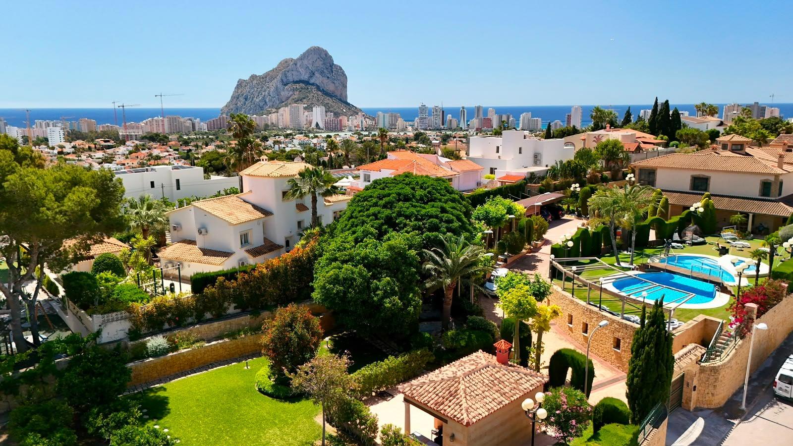 Villa in Calpe, Alicante, Spain 8 bedrooms, 1000 sq.m. No. 168357