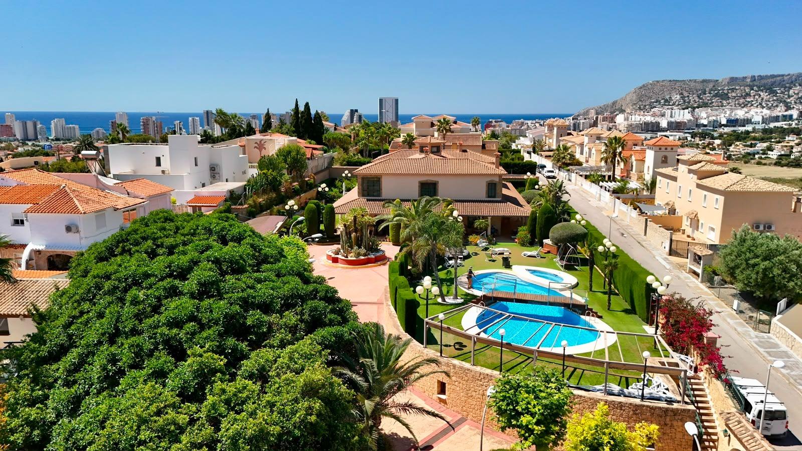 Villa in Calpe, Alicante, Spain 8 bedrooms, 1000 sq.m. No. 168357