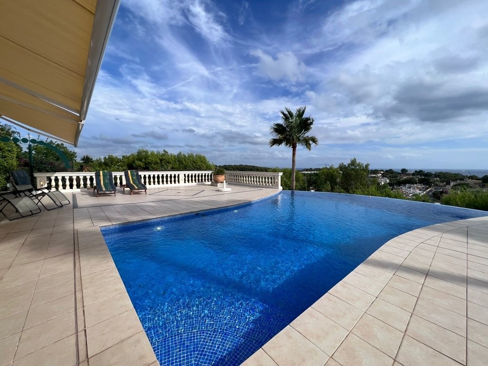 Villa in Bendinat, Mallorca, Spain 4 bedrooms, 344 sq.m. No. 103858