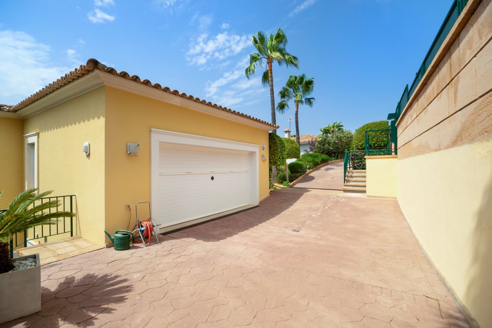 Villa in Bendinat, Mallorca, Spain 4 bedrooms, 344 sq.m. No. 103858