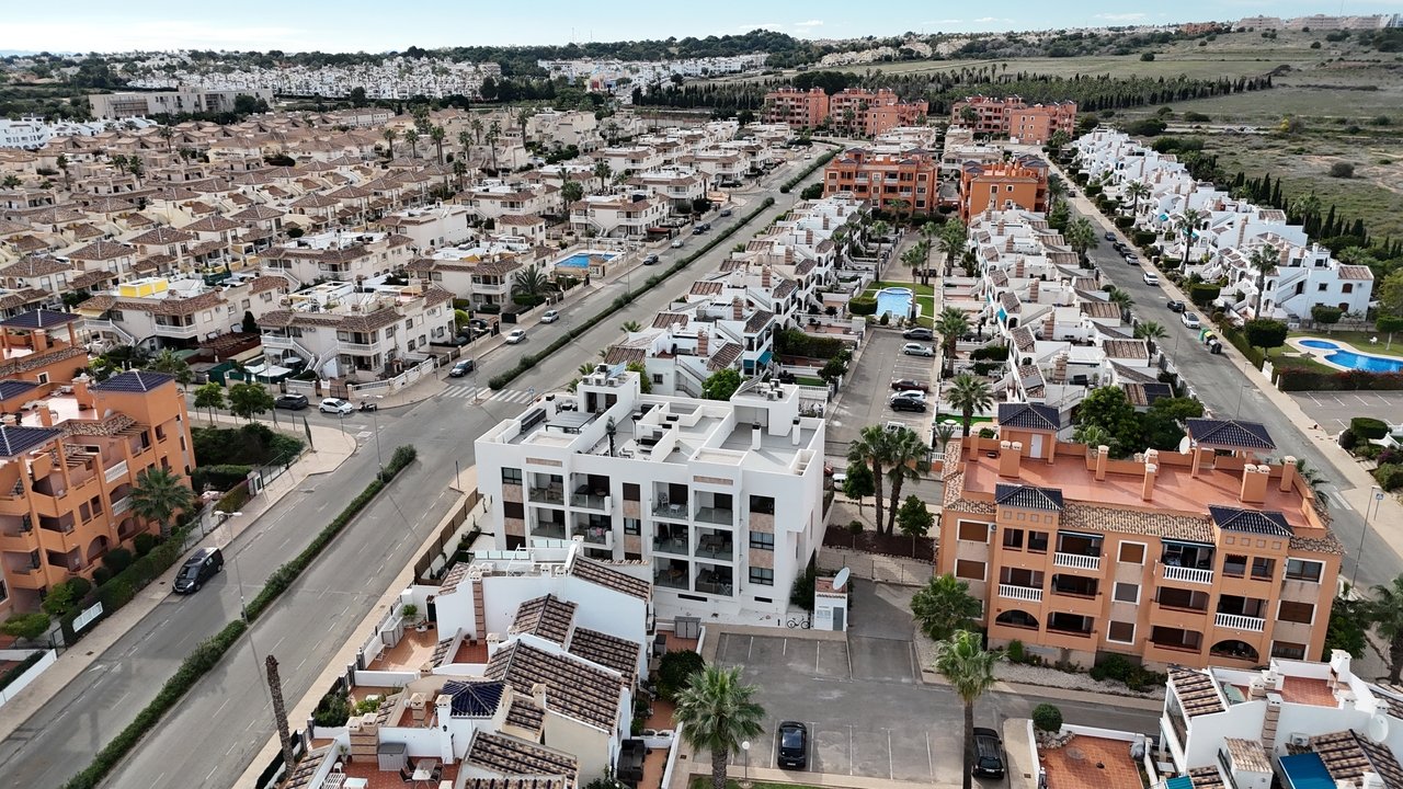 Apartment in Villamartin, Alicante, Spain 2 bedrooms, 80 sq.m. No. 146435