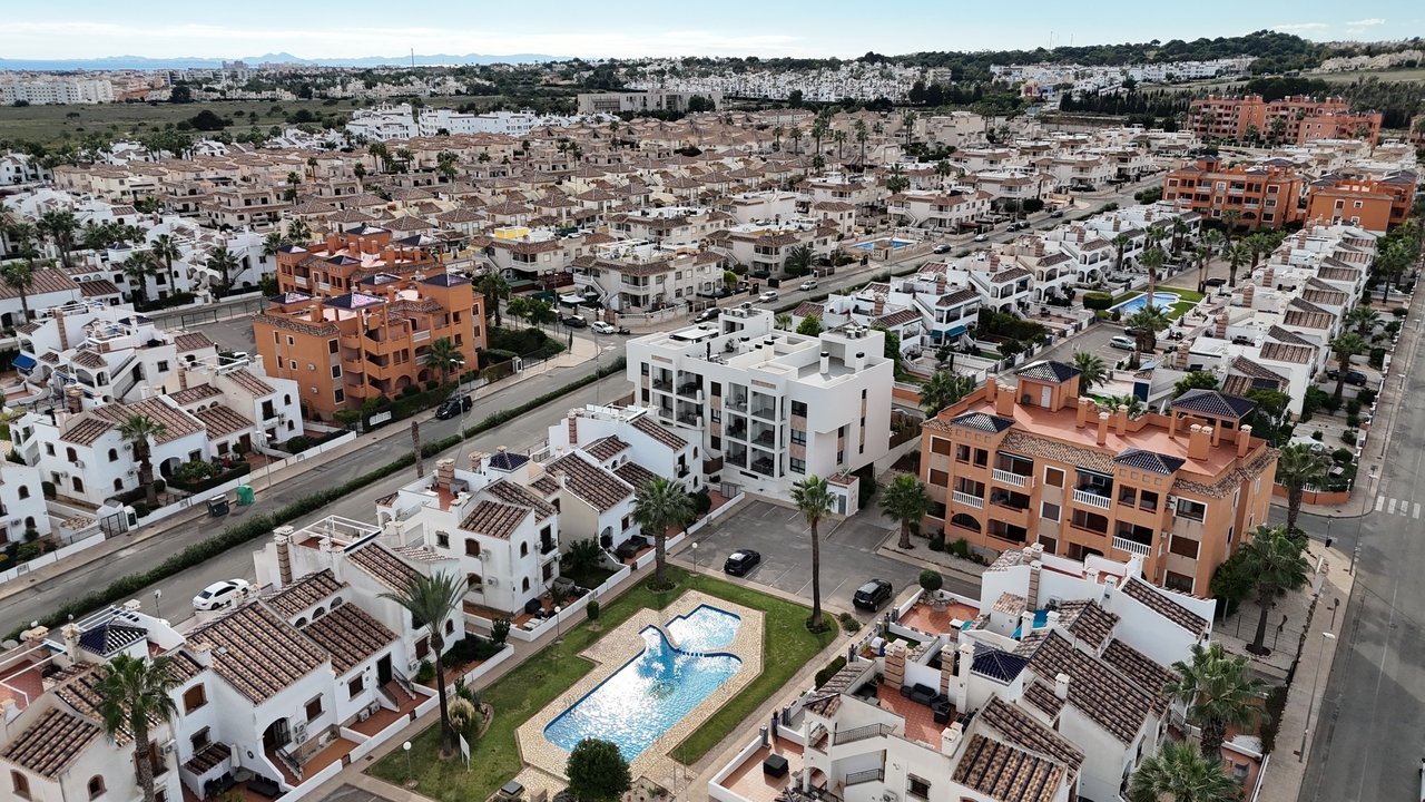 Apartment in Villamartin, Alicante, Spain 2 bedrooms, 80 sq.m. No. 146435