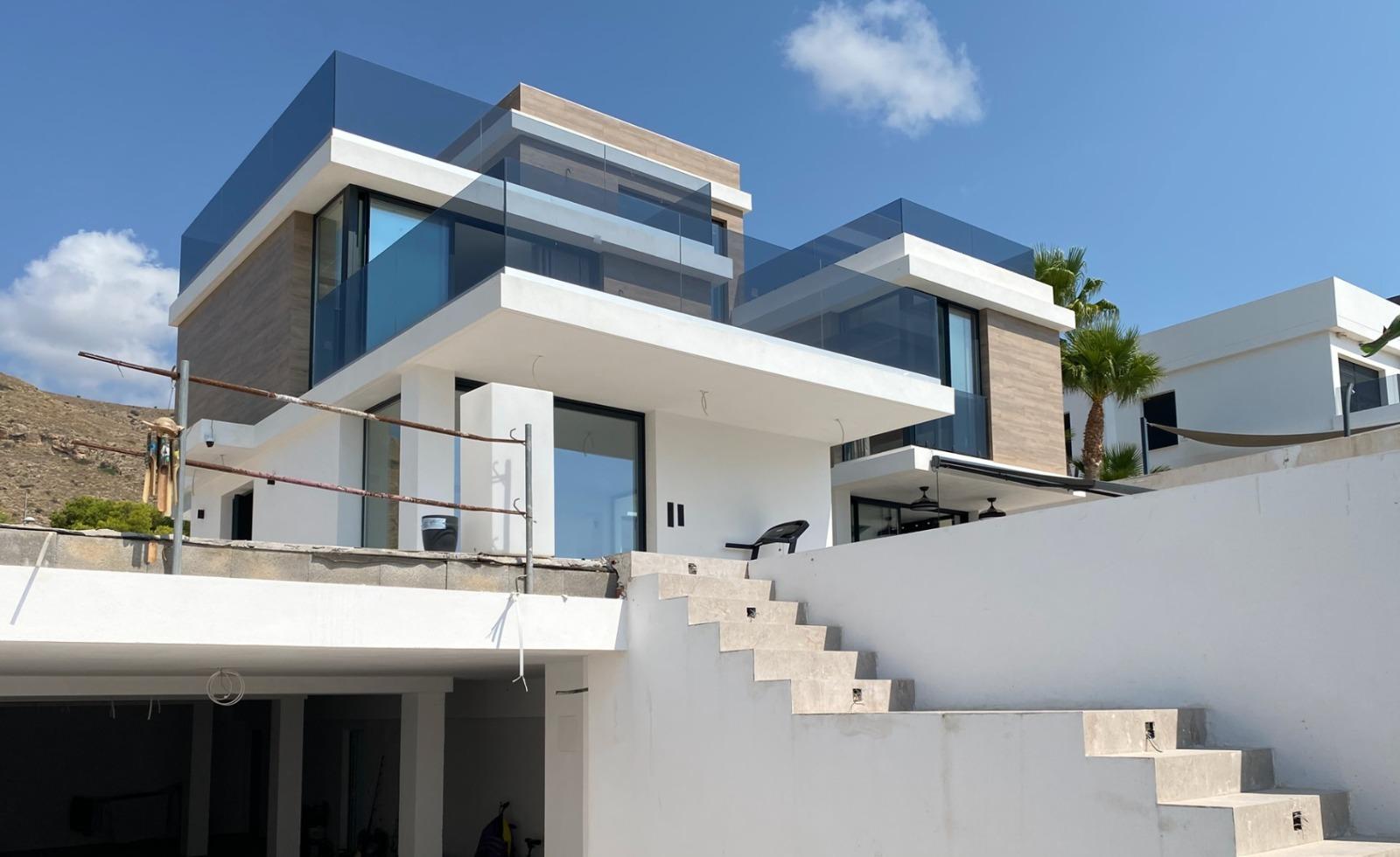 Villa a Finestrat, Alicante, Spagna 6 camere da letto, 500 mq. N° 165717