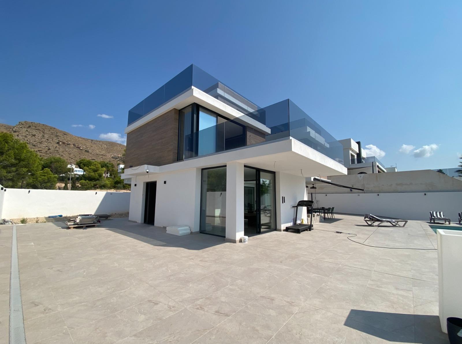 Villa a Finestrat, Alicante, Spagna 6 camere da letto, 500 mq. N° 165717