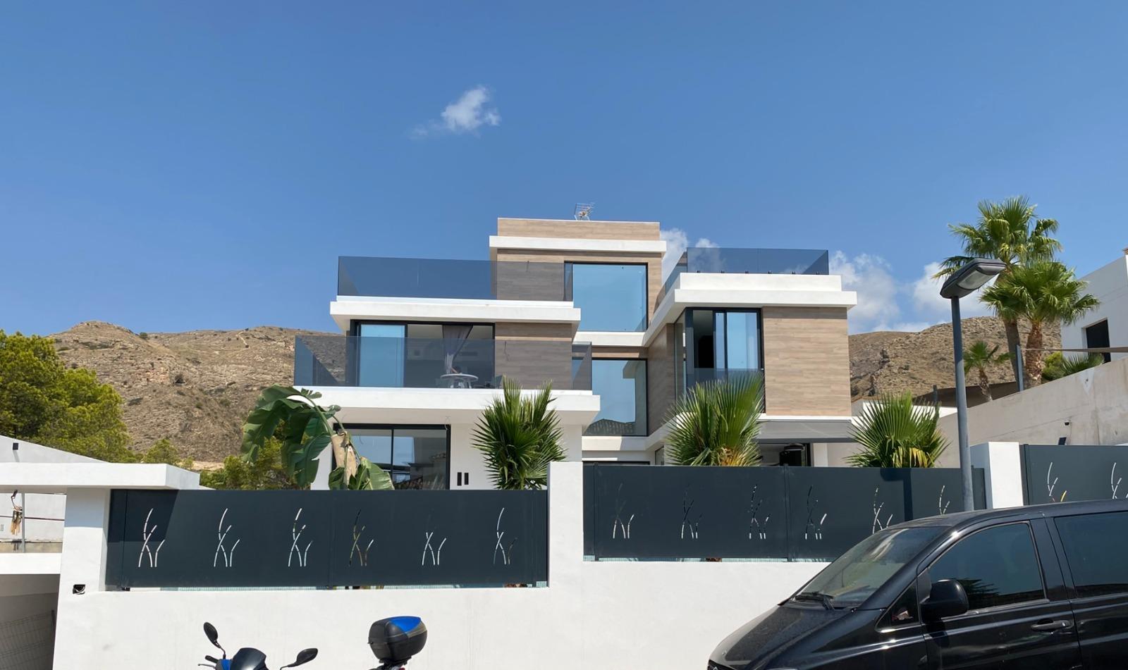 Villa a Finestrat, Alicante, Spagna 6 camere da letto, 500 mq. N° 165717