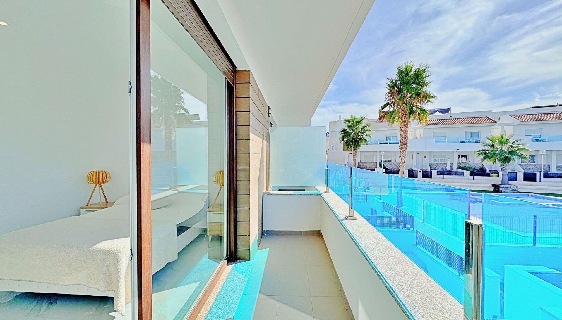 Bungalow i Torrevieja, Alicante, Spanien 3 sovrum, 113 kvm. Nr. 165713