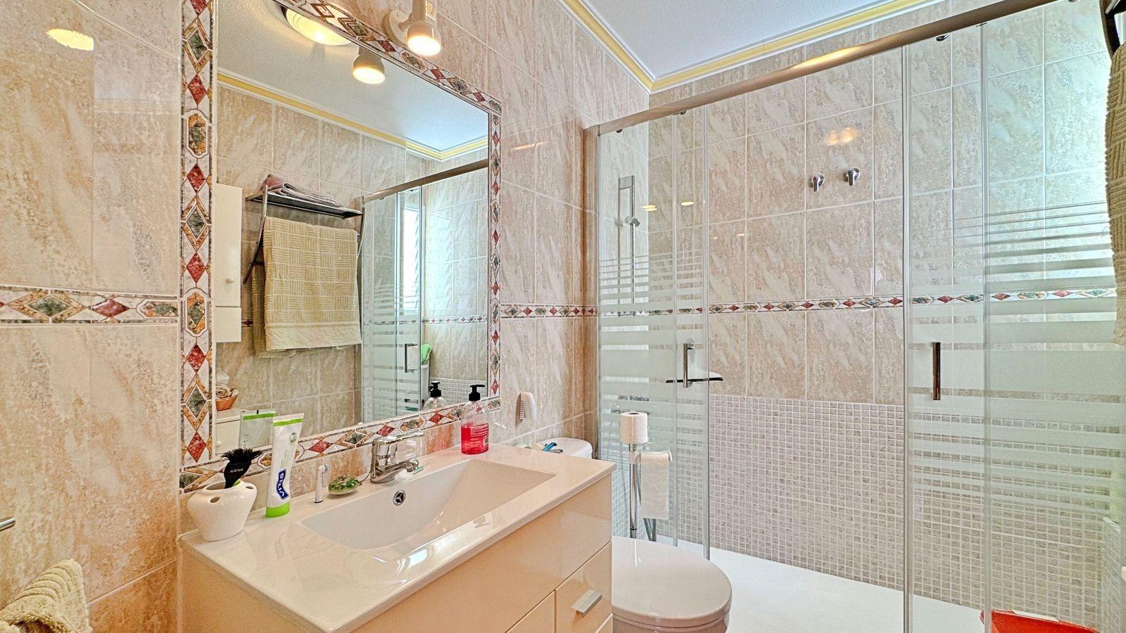 Bungalow en La Zenia, Alicante, España 2 dormitorios, 64 m2 No. 165714