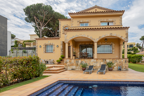 Casa a Lloret de Mar, Girona, Spagna 4 camere da letto, 332 mq. N° 69450