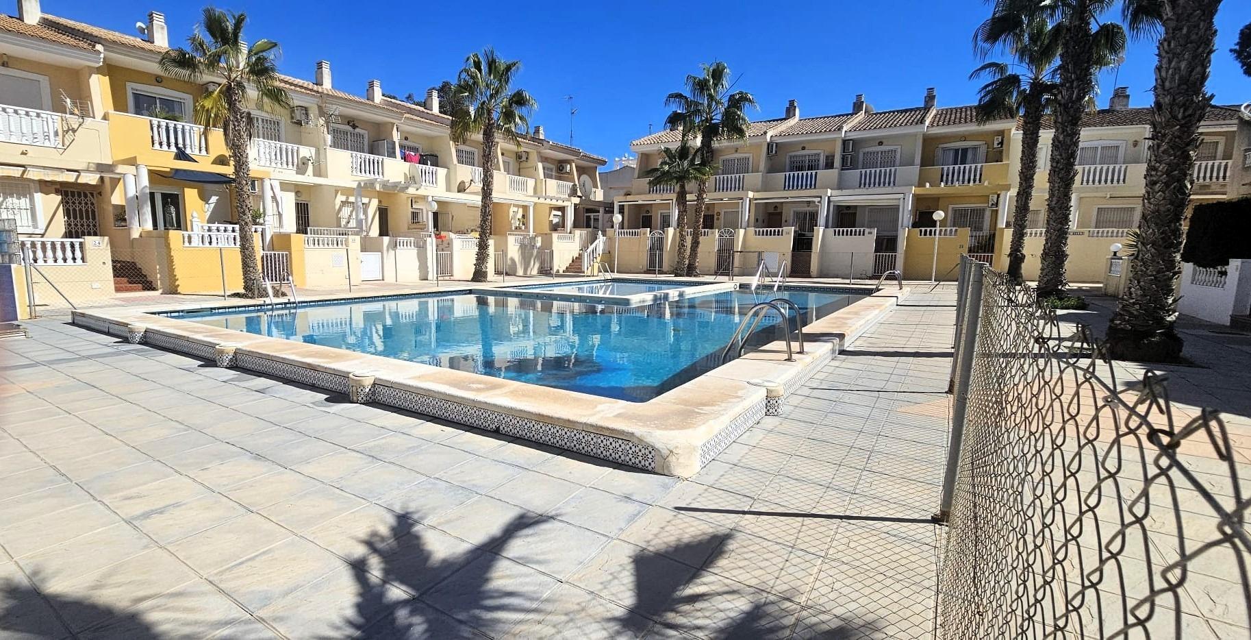 Bungalow à Guardamar del Segura, Alicante, Espagne 2 chambres, 65 m2 No. 182962