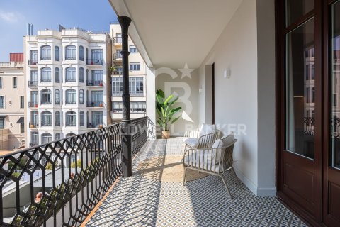 Huoneisto Barcelona, Espanja 4 makuuhuonetta, 203 m2 No. 178860