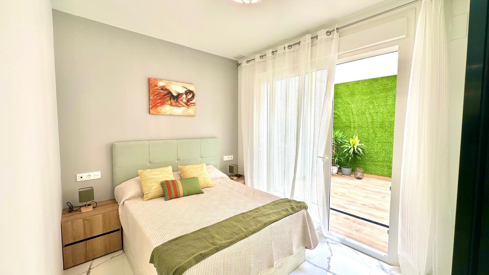 Apartment à Torrevieja, Alicante, Espagne 2 chambres, 100 m2 No. 155675
