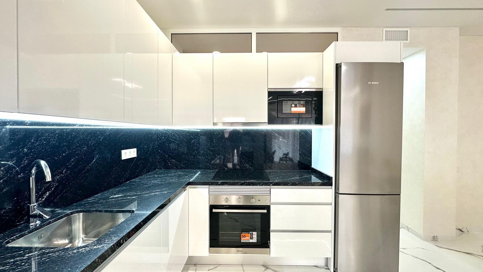 Apartment à Torrevieja, Alicante, Espagne 2 chambres, 100 m2 No. 155675