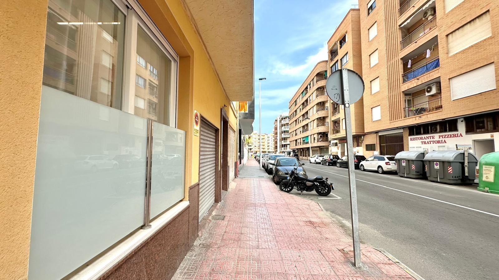 Apartment à Torrevieja, Alicante, Espagne 2 chambres, 100 m2 No. 155675