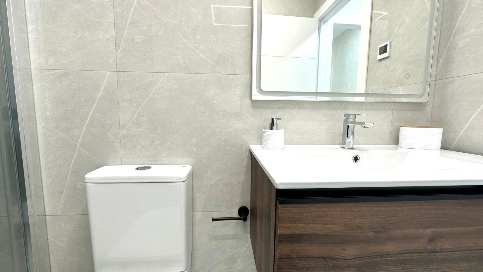 Apartment à Torrevieja, Alicante, Espagne 2 chambres, 100 m2 No. 155675