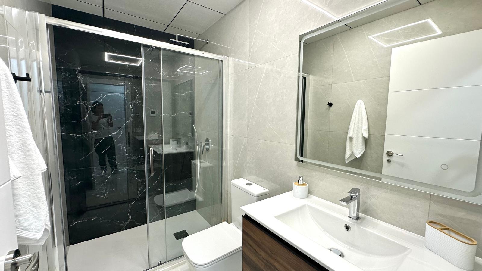 Apartment à Torrevieja, Alicante, Espagne 2 chambres, 100 m2 No. 155675