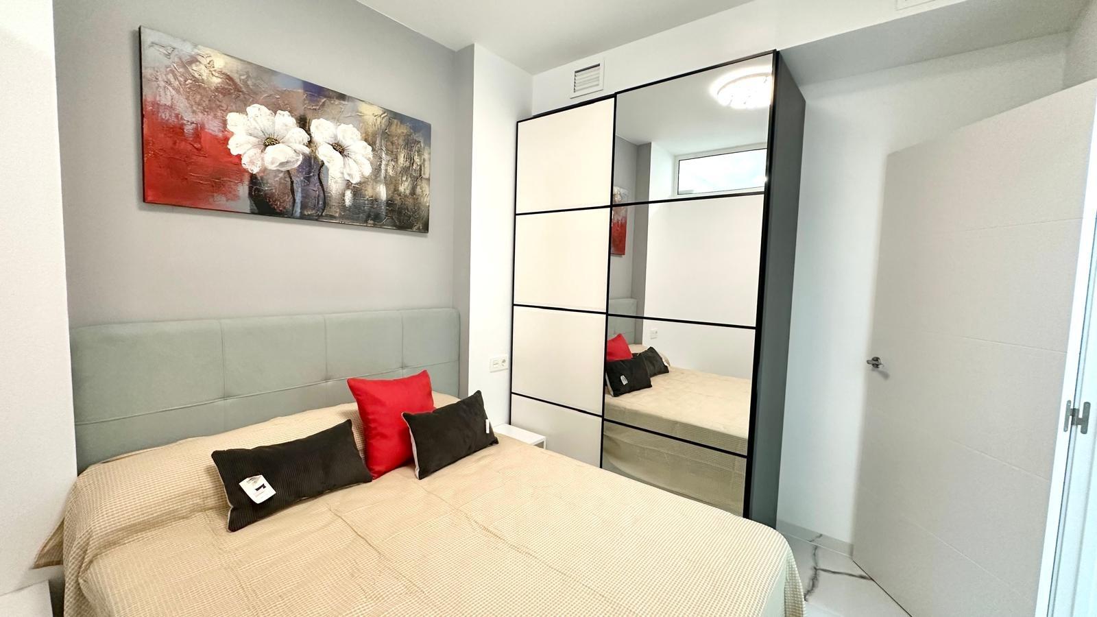 Apartment à Torrevieja, Alicante, Espagne 2 chambres, 100 m2 No. 155675