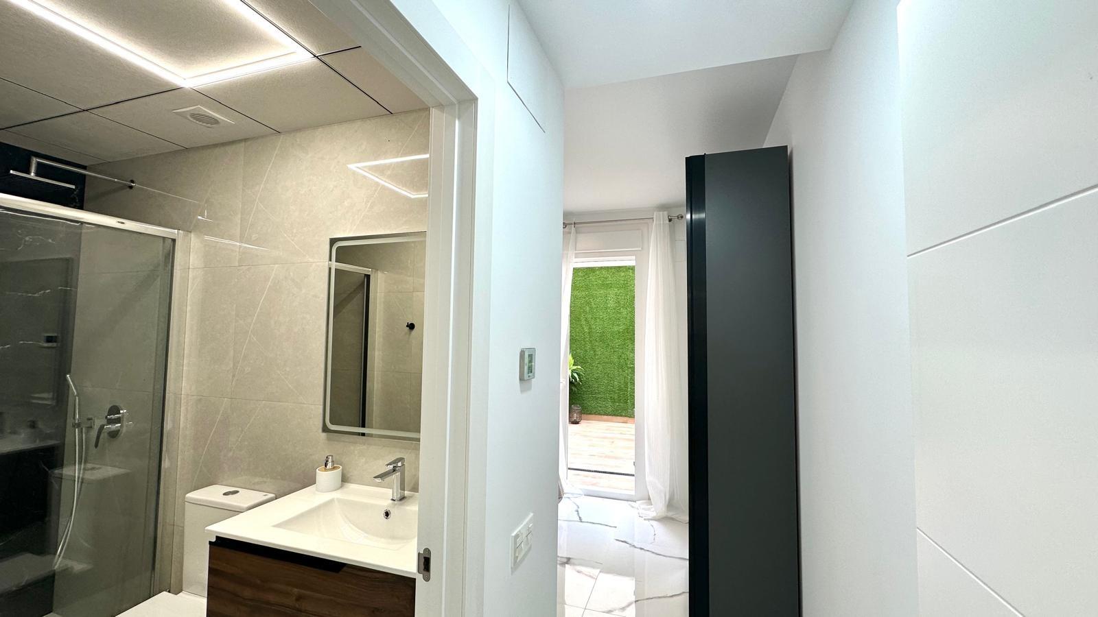 Apartment à Torrevieja, Alicante, Espagne 2 chambres, 100 m2 No. 155675