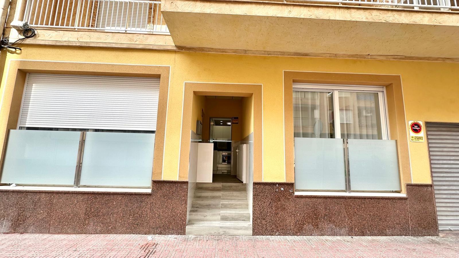 Apartment à Torrevieja, Alicante, Espagne 2 chambres, 100 m2 No. 155675