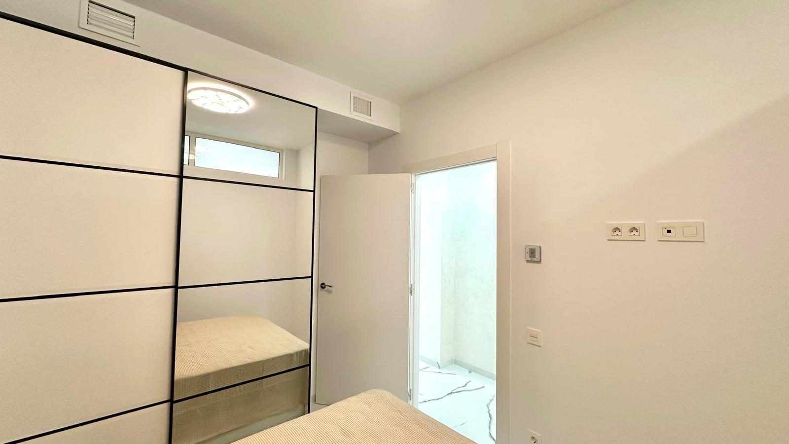 Apartment à Torrevieja, Alicante, Espagne 2 chambres, 100 m2 No. 155675