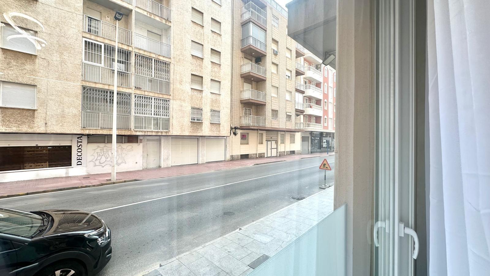 Apartment à Torrevieja, Alicante, Espagne 2 chambres, 100 m2 No. 155675