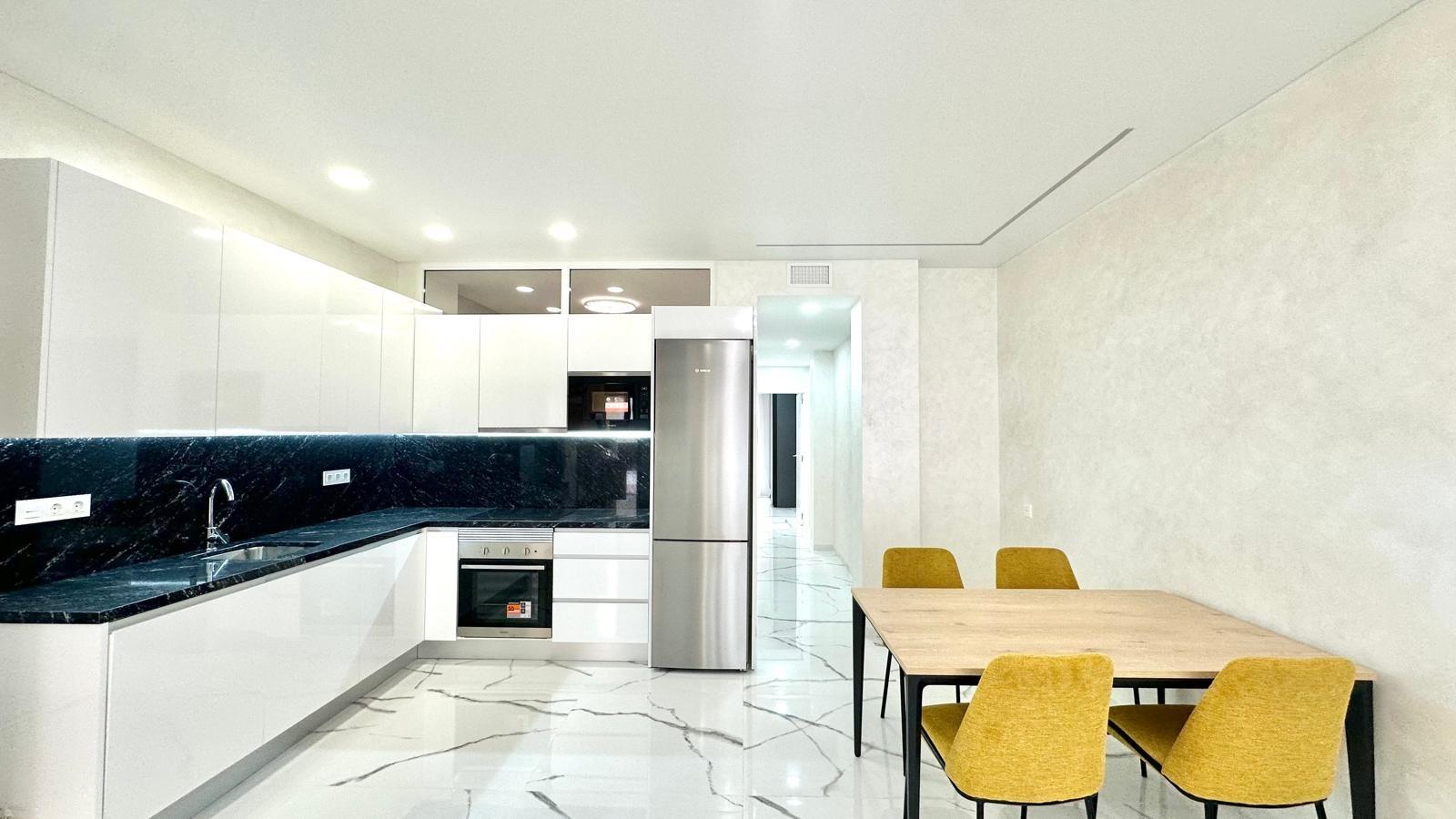 Apartment à Torrevieja, Alicante, Espagne 2 chambres, 100 m2 No. 155675