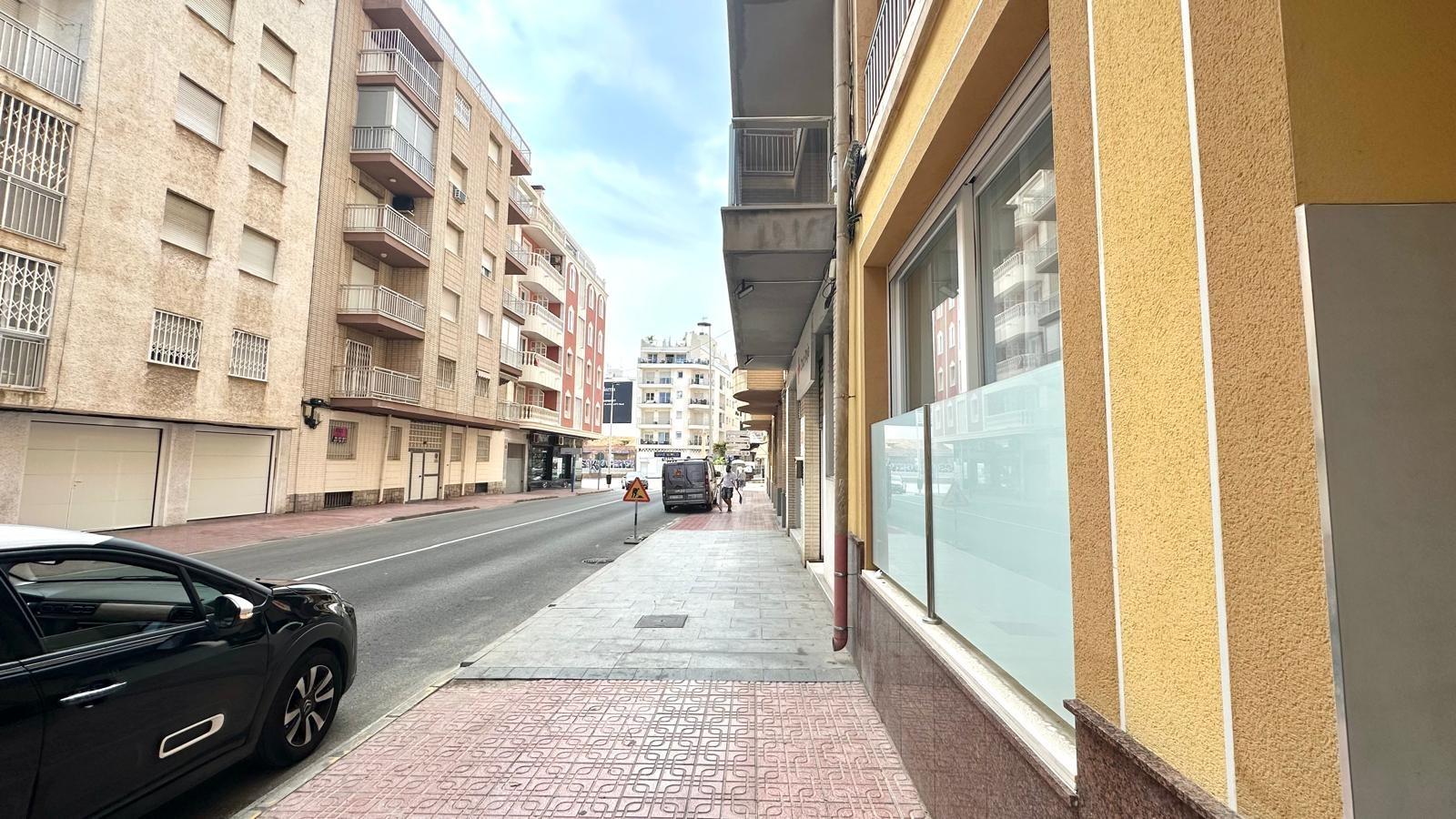 Apartment à Torrevieja, Alicante, Espagne 2 chambres, 100 m2 No. 155675