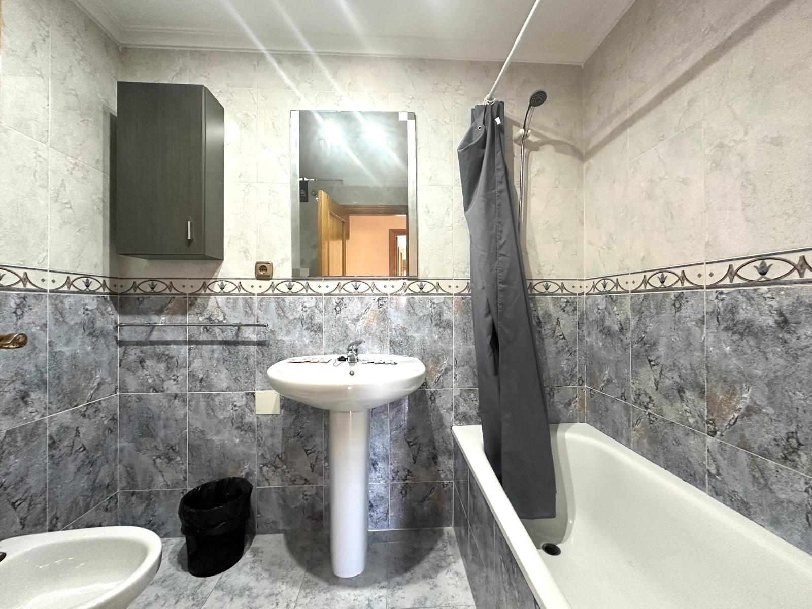 Huoneisto Torrevieja, Alicante, Espanja 4 makuuhuonetta, 130 m2 No. 155678