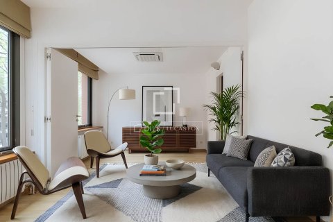 Apartment à Barcelona, Espagne 4 chambres, 125 m2 No. 164619