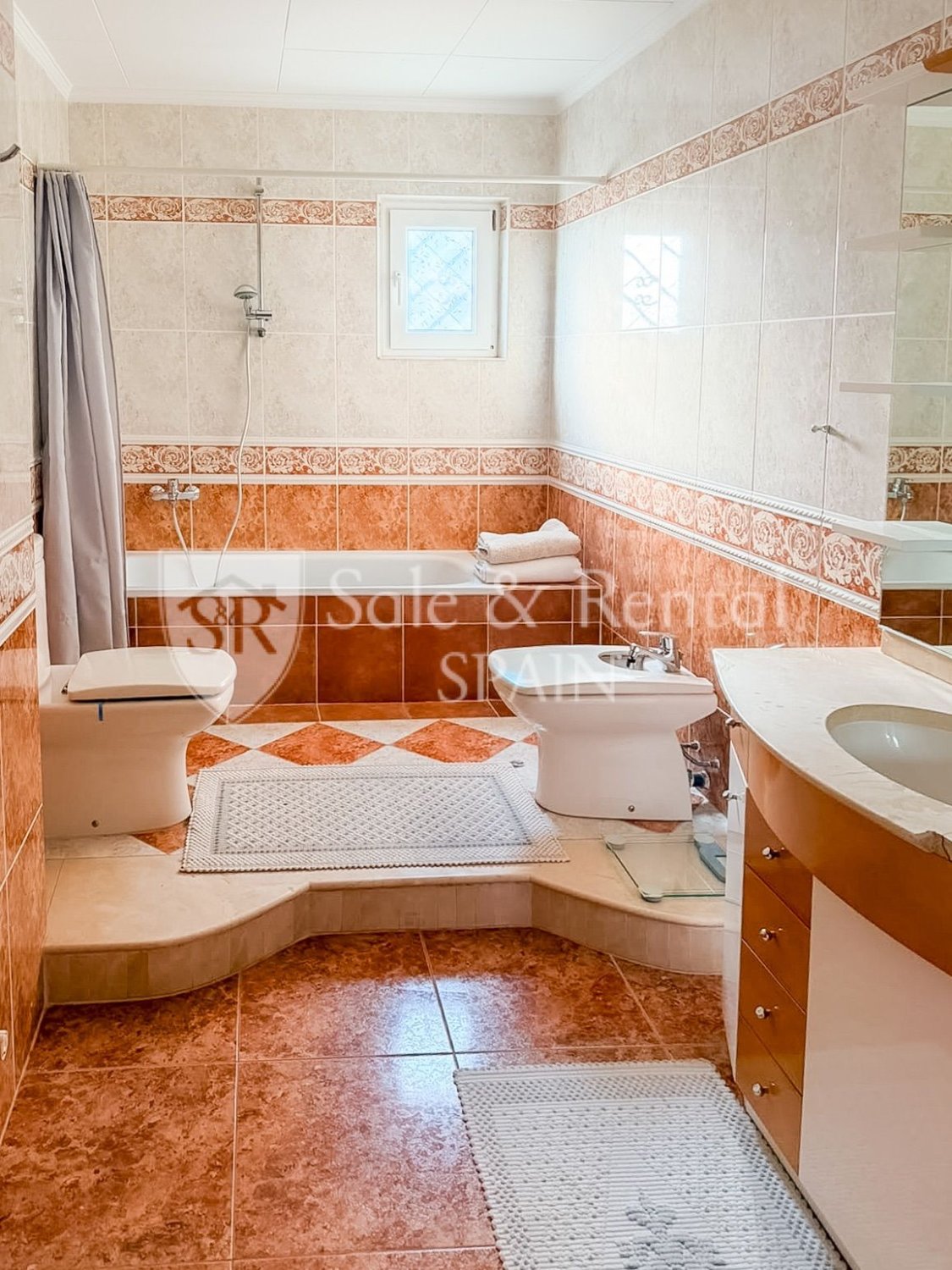 Сasa en Lloret de Mar, Gerona, España 5 dormitorios, 200 m2 No. 194620