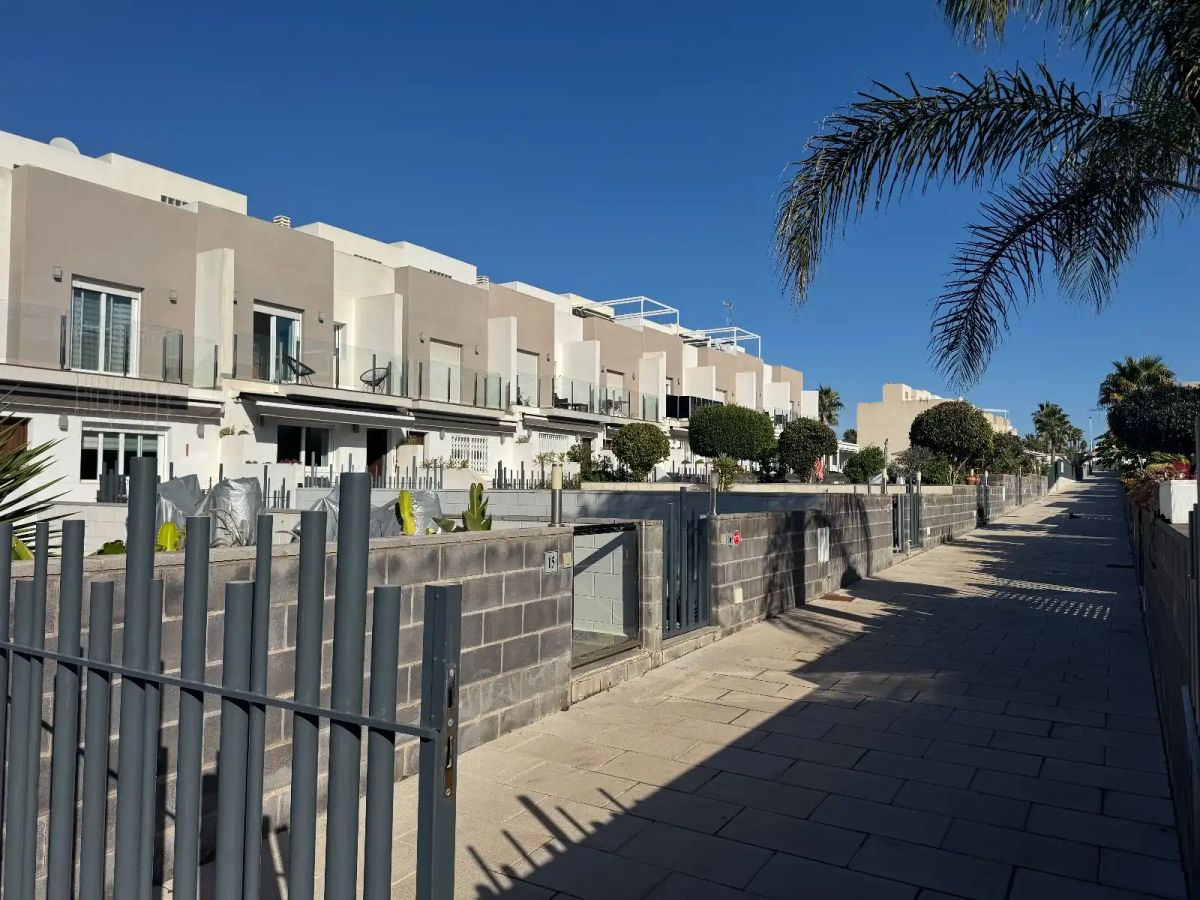 Townhouse in Torrevieja, Alicante, Spain 2 bedrooms, 94 sq.m. No. 189913