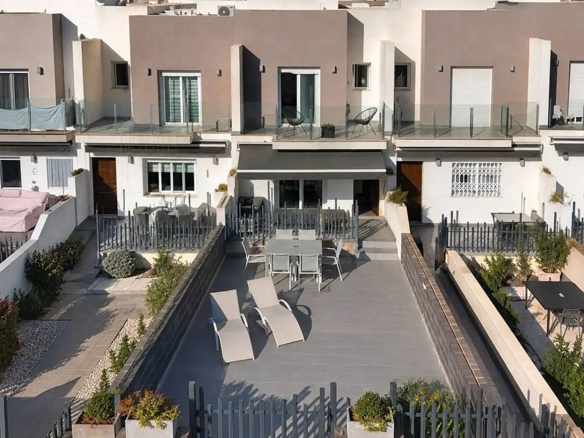 Townhouse in Torrevieja, Alicante, Spain 2 bedrooms, 94 sq.m. No. 189913