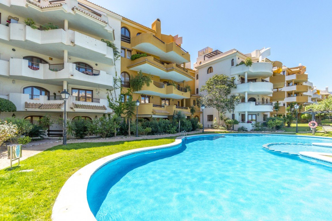 Apartamento en Punta Prima, Alicante, España 2 dormitorios, 125 m2 No. 189912