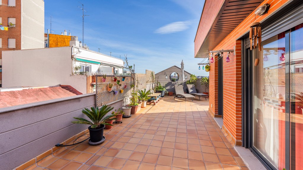 Kattohuoneisto Madrid, Espanja 3 makuuhuonetta, 181 m2 No. 106937