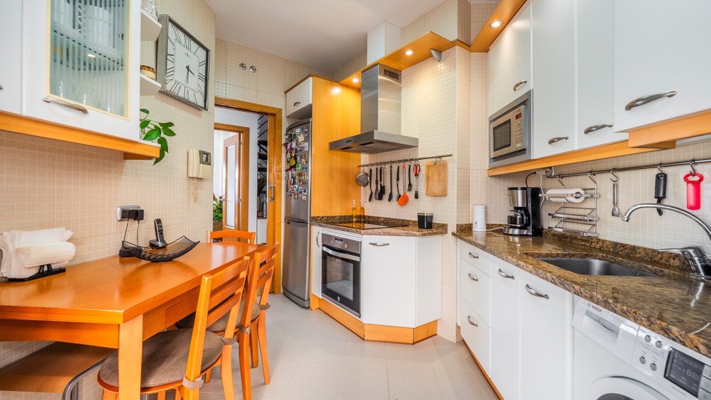 Kattohuoneisto Madrid, Espanja 3 makuuhuonetta, 181 m2 No. 106937