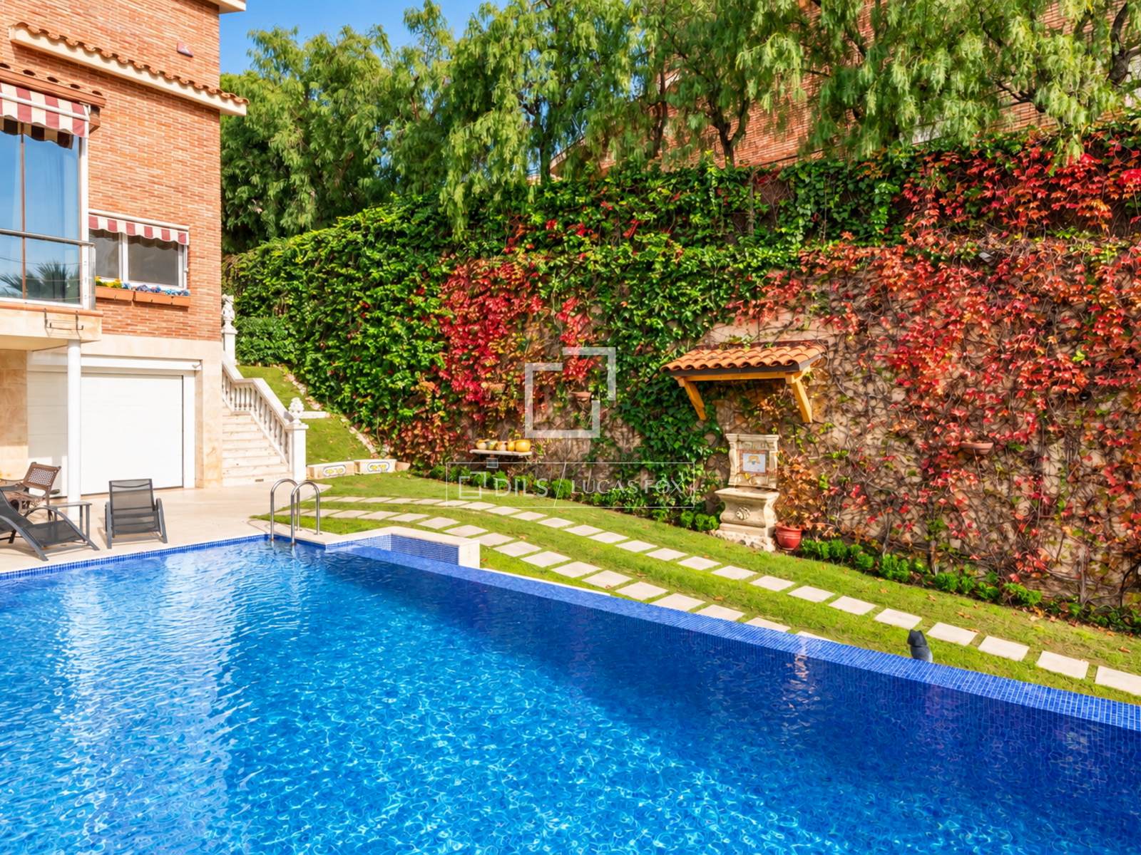 Villa in Castelldefels, Barcelona, Spain 5 bedrooms, 406 sq.m. No. 196241