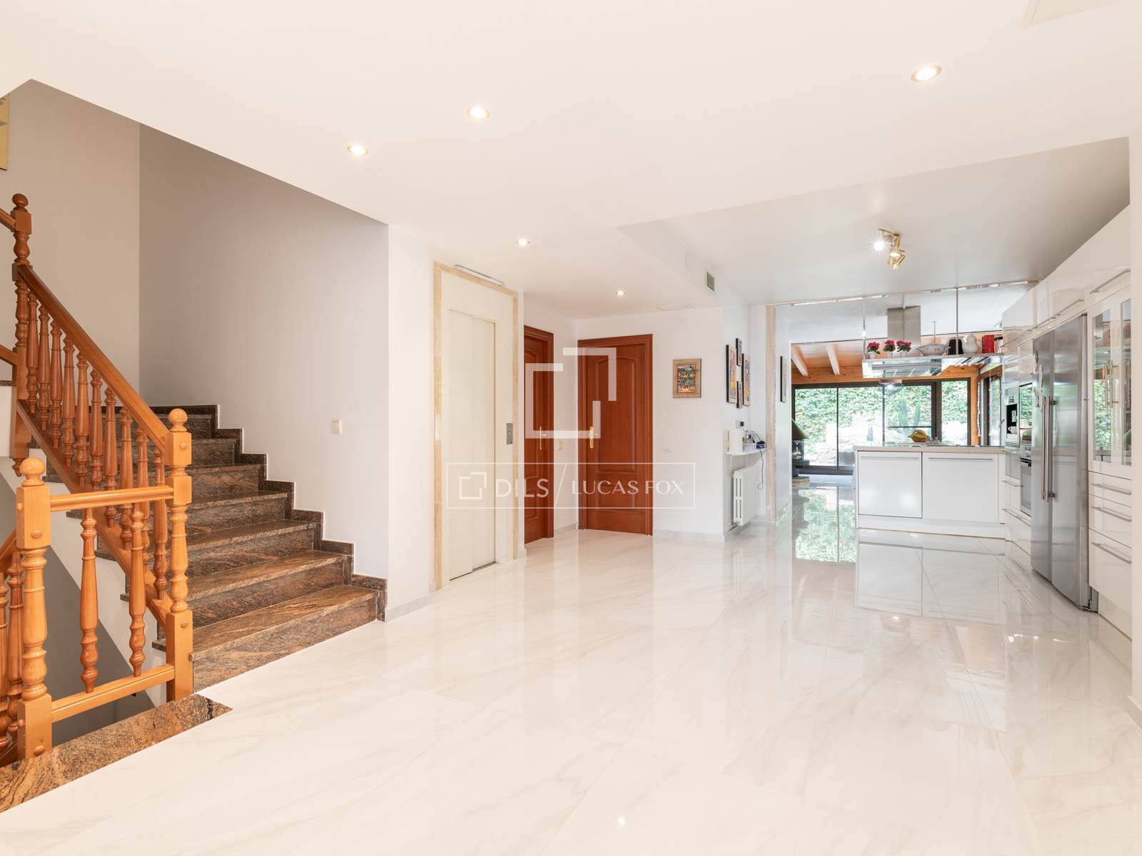 Villa in Castelldefels, Barcelona, Spain 5 bedrooms, 406 sq.m. No. 196241