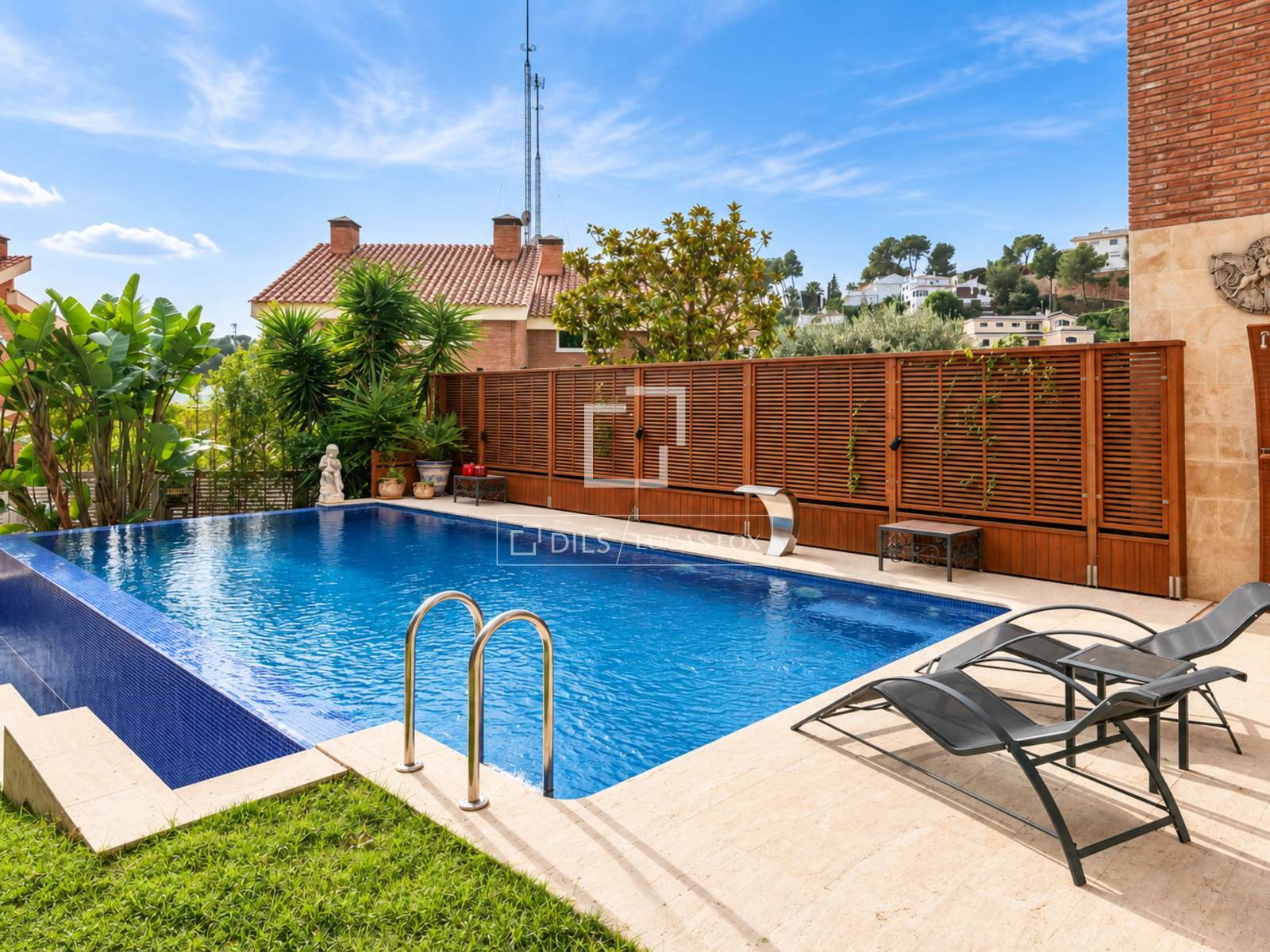 Villa in Castelldefels, Barcelona, Spain 5 bedrooms, 406 sq.m. No. 196241