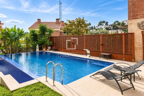 Villa à Castelldefels, Barcelona, Espagne 5 chambres, 406 m2 No. 196241