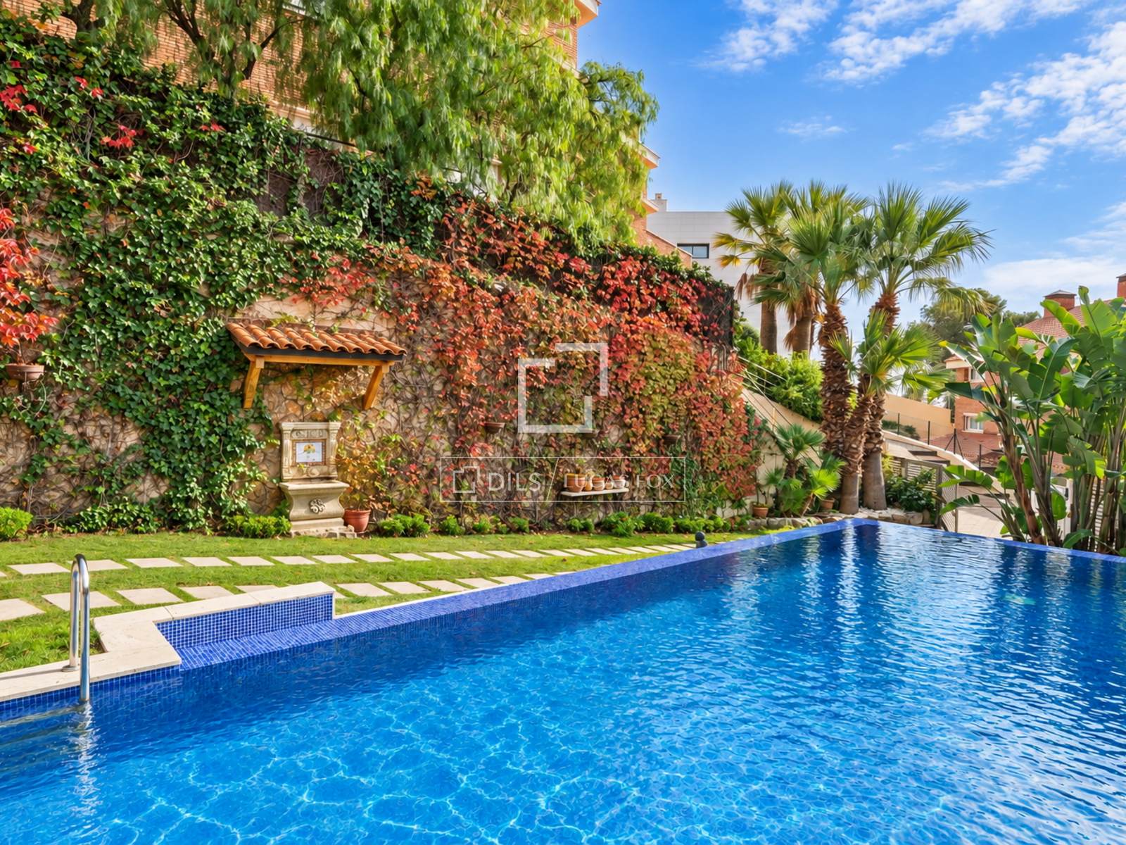 Villa in Castelldefels, Barcelona, Spain 5 bedrooms, 406 sq.m. No. 196241