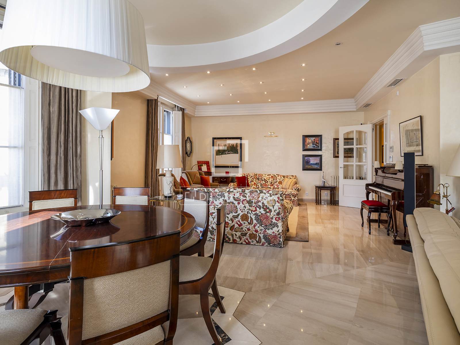 Apartamento en Barcelona, España 3 dormitorios, 213 m2 No. 196242