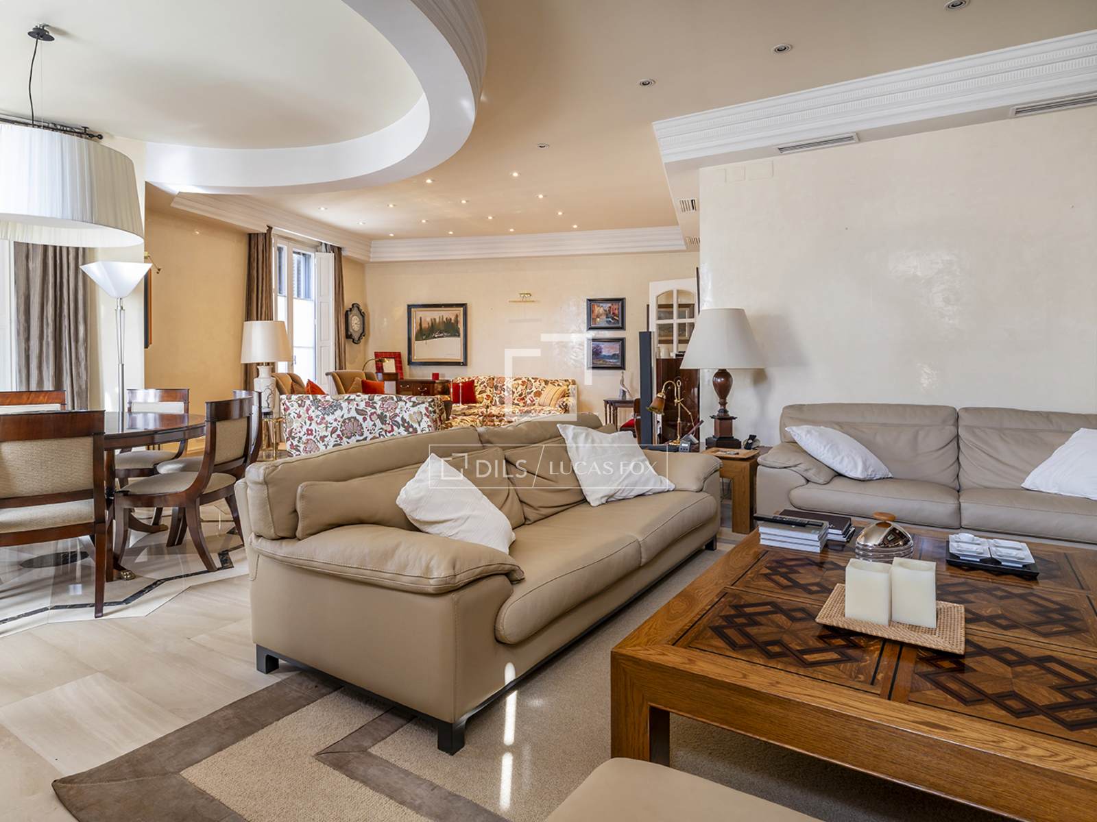 Apartamento en Barcelona, España 3 dormitorios, 213 m2 No. 196242
