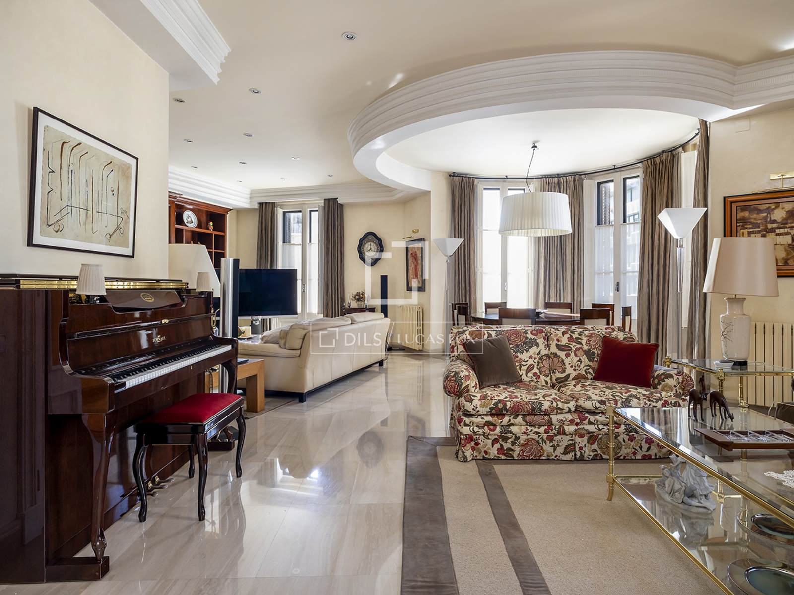 Apartamento en Barcelona, España 3 dormitorios, 213 m2 No. 196242