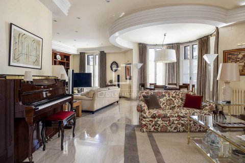 Apartment à Barcelona, Espagne 3 chambres, 213 m2 No. 196242