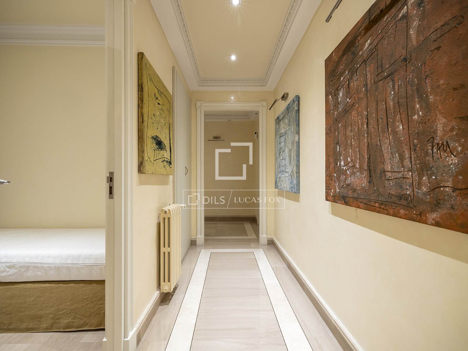 Apartamento en Barcelona, España 3 dormitorios, 213 m2 No. 196242