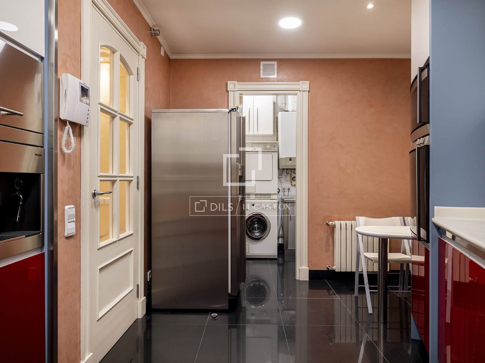 Apartamento en Barcelona, España 3 dormitorios, 213 m2 No. 196242