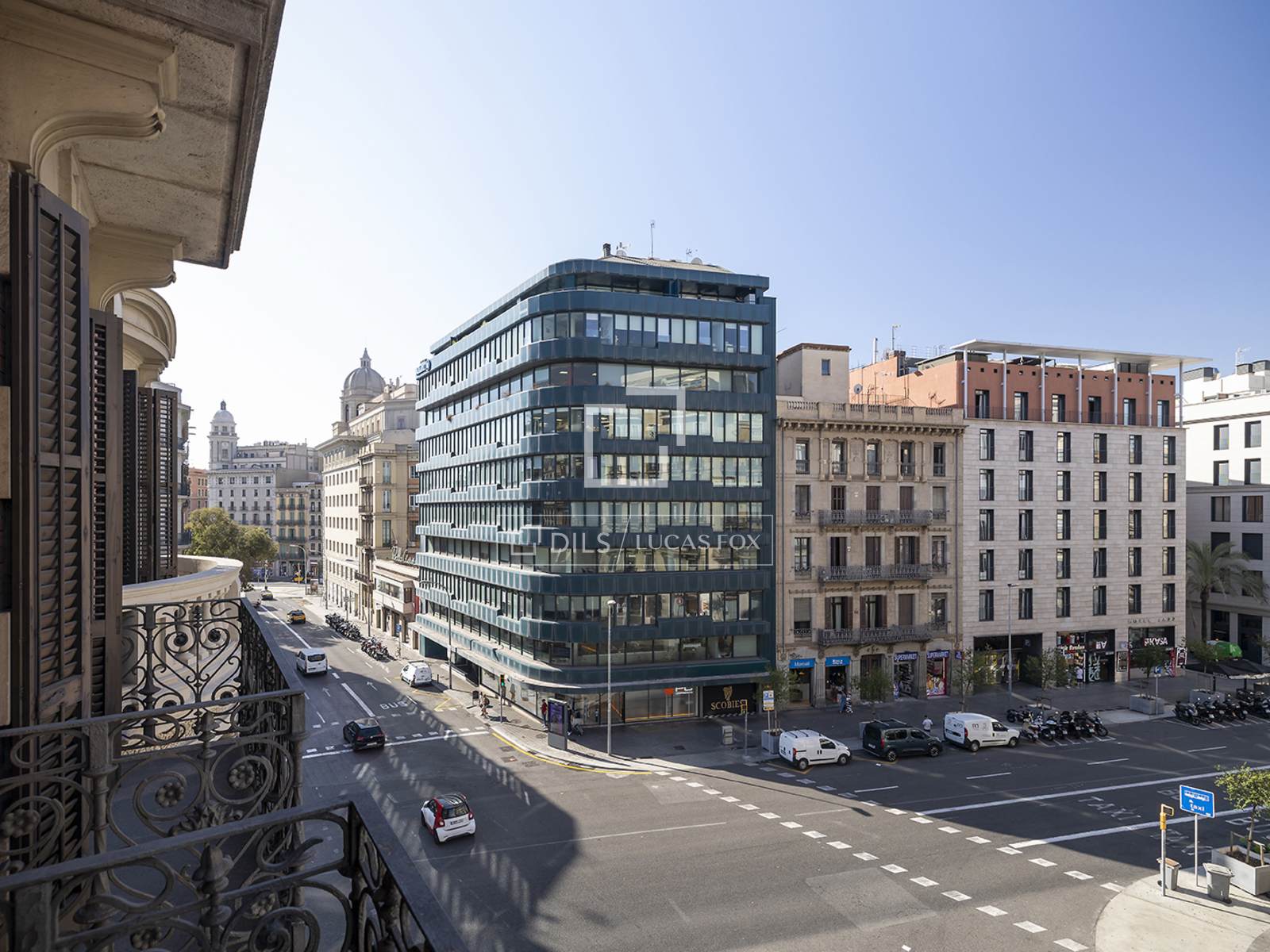Apartamento en Barcelona, España 3 dormitorios, 213 m2 No. 196242